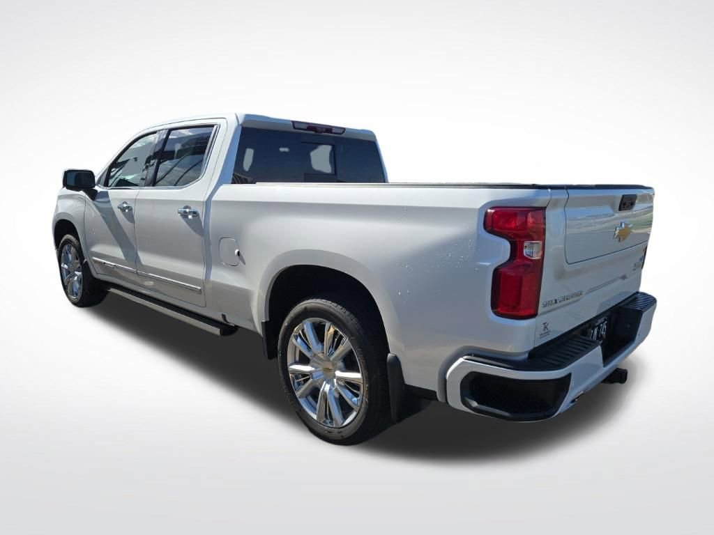 Used 2022 Chevrolet Silverado 1500 High Country w/ High Country Premium Package AWD/4WD image 6