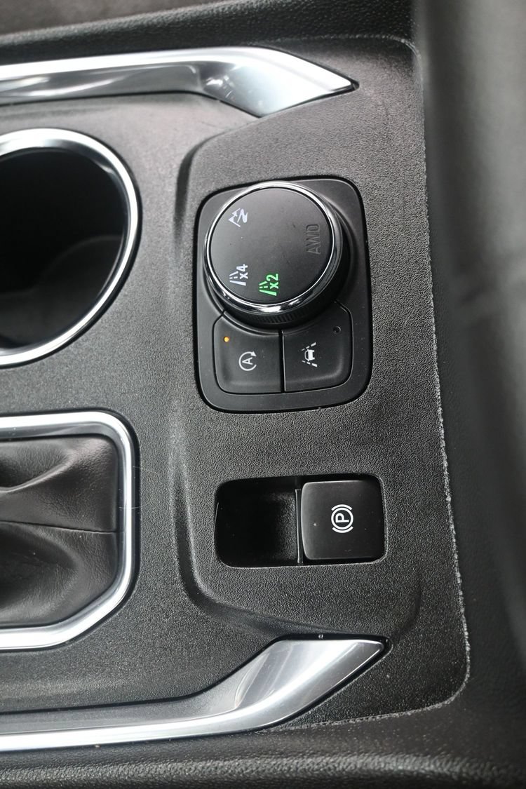 Used 2023 Chevrolet Traverse LT AWD/4WD image 32
