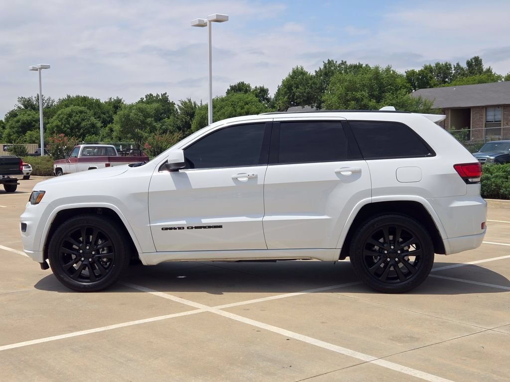 Used 2021 Jeep Grand Cherokee Laredo X RWD image 4
