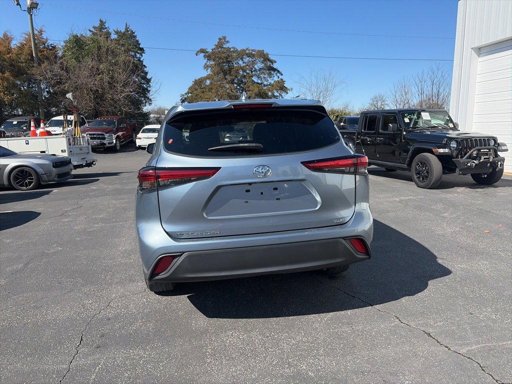 Used 2022 Toyota Highlander XLE image 6