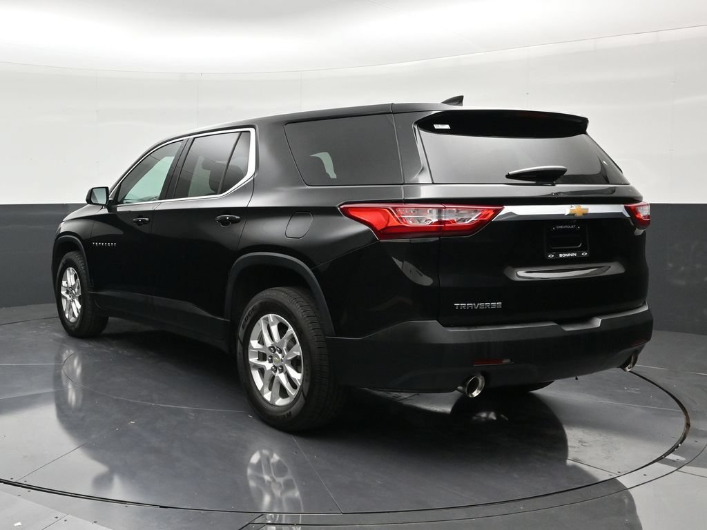 Used 2021 Chevrolet Traverse LS FWD image 3