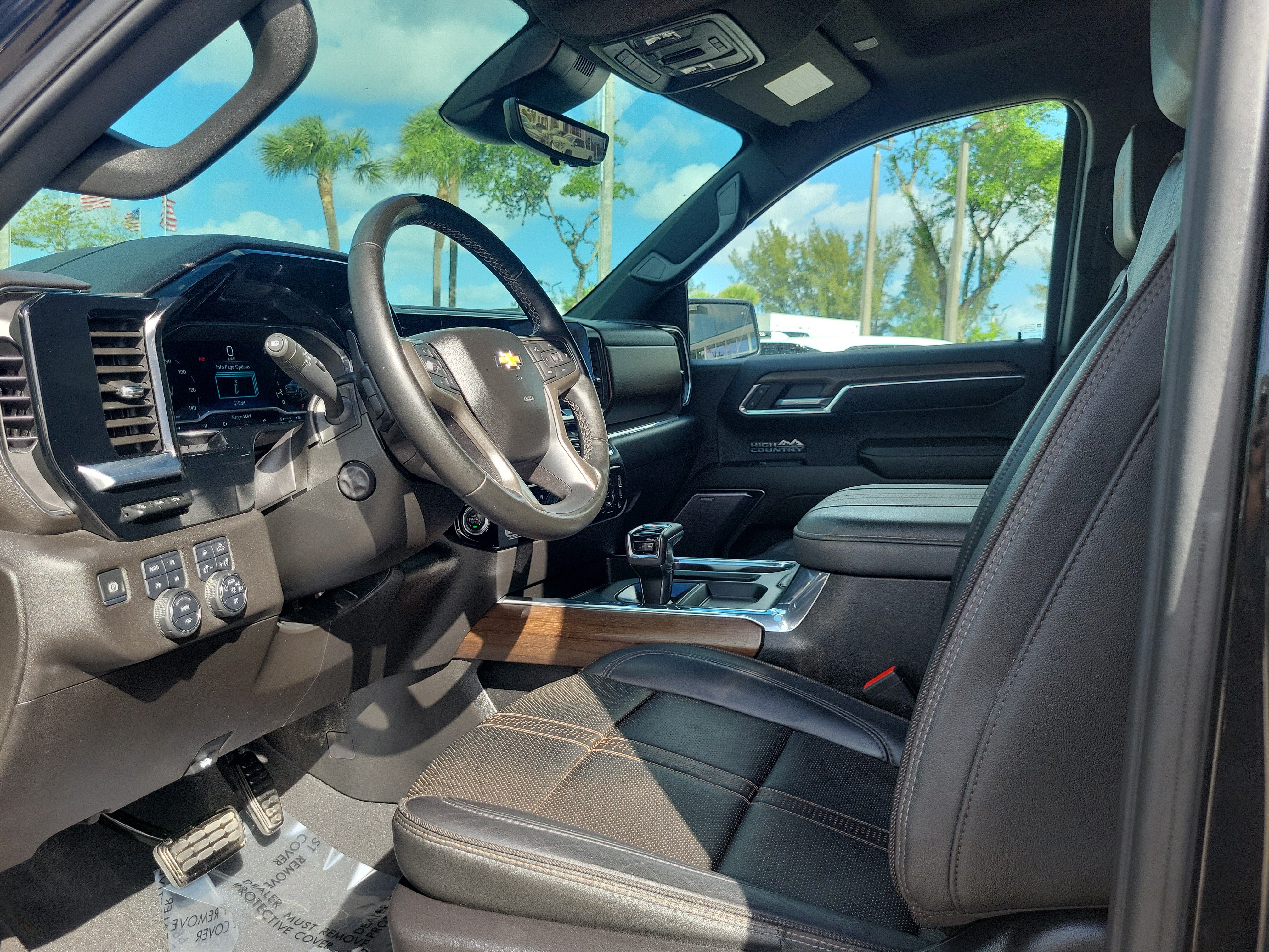 Used 2024 Chevrolet Silverado 1500 High Country w/ Technology Package AWD/4WD image 8