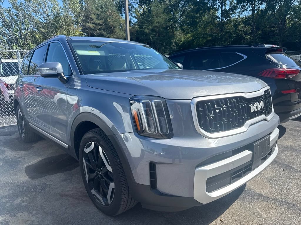 Used 2024 Kia Telluride EX w/ EX Captain's Chair Package FWD image 7