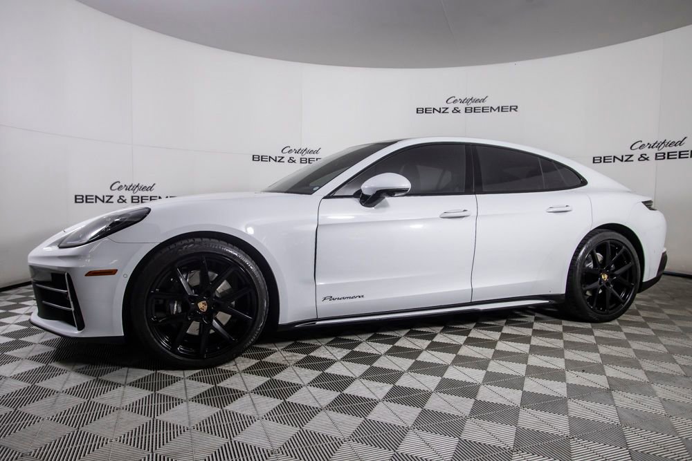 Used 2025 Porsche Panamera image 9