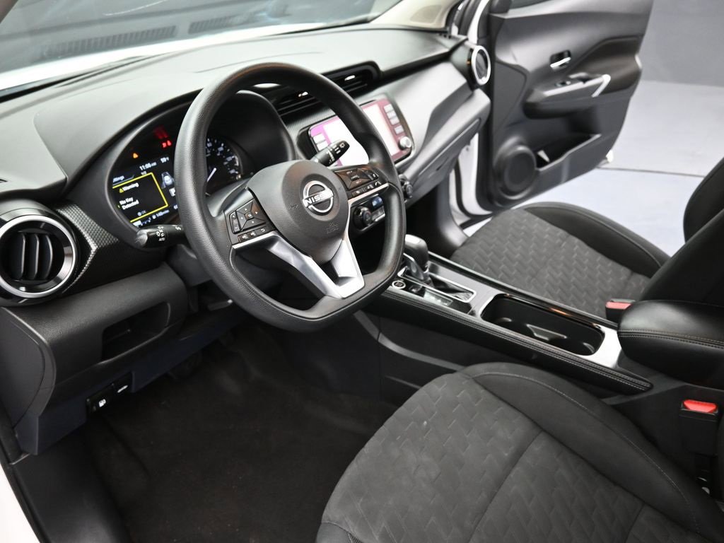 Used 2022 Nissan Kicks SV image 7