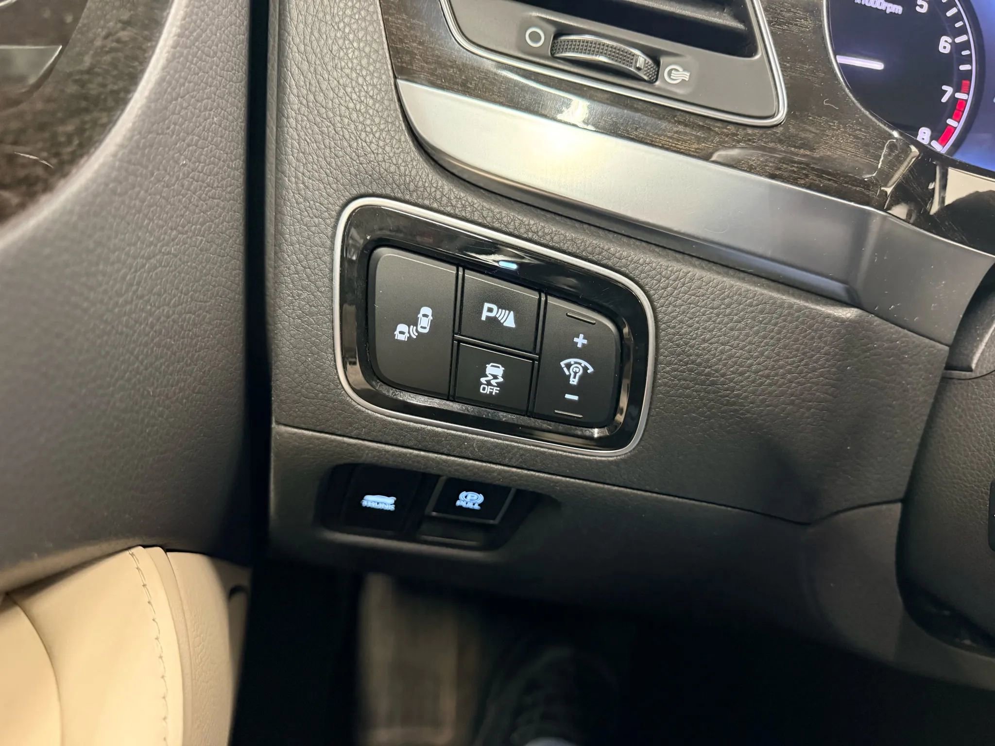 Used 2014 Hyundai Equus Signature RWD image 17