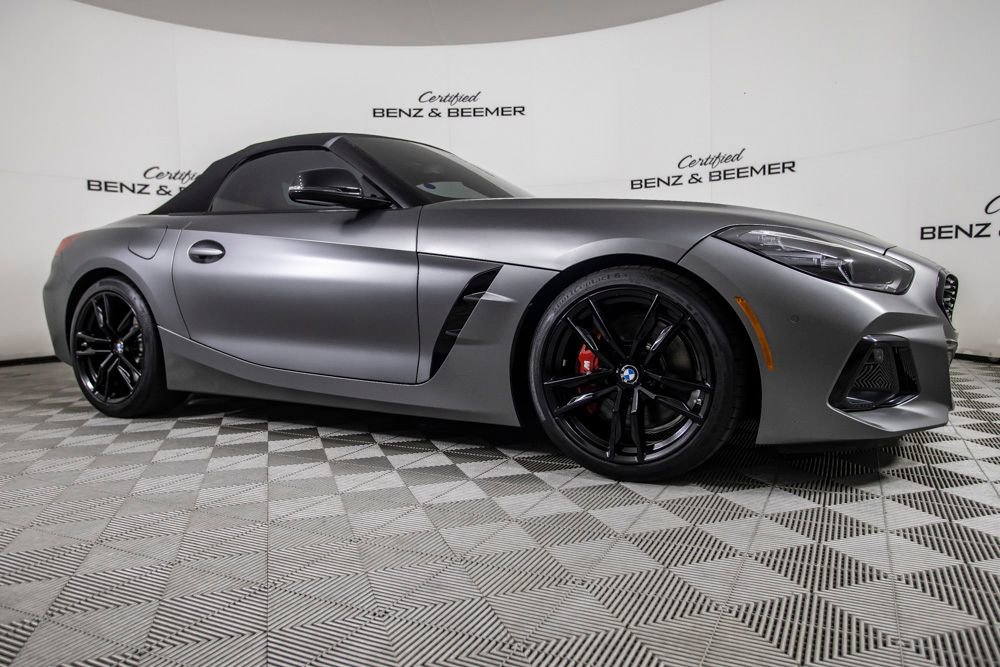 Used 2024 BMW Z4 M40i w/ Premium Package image 3