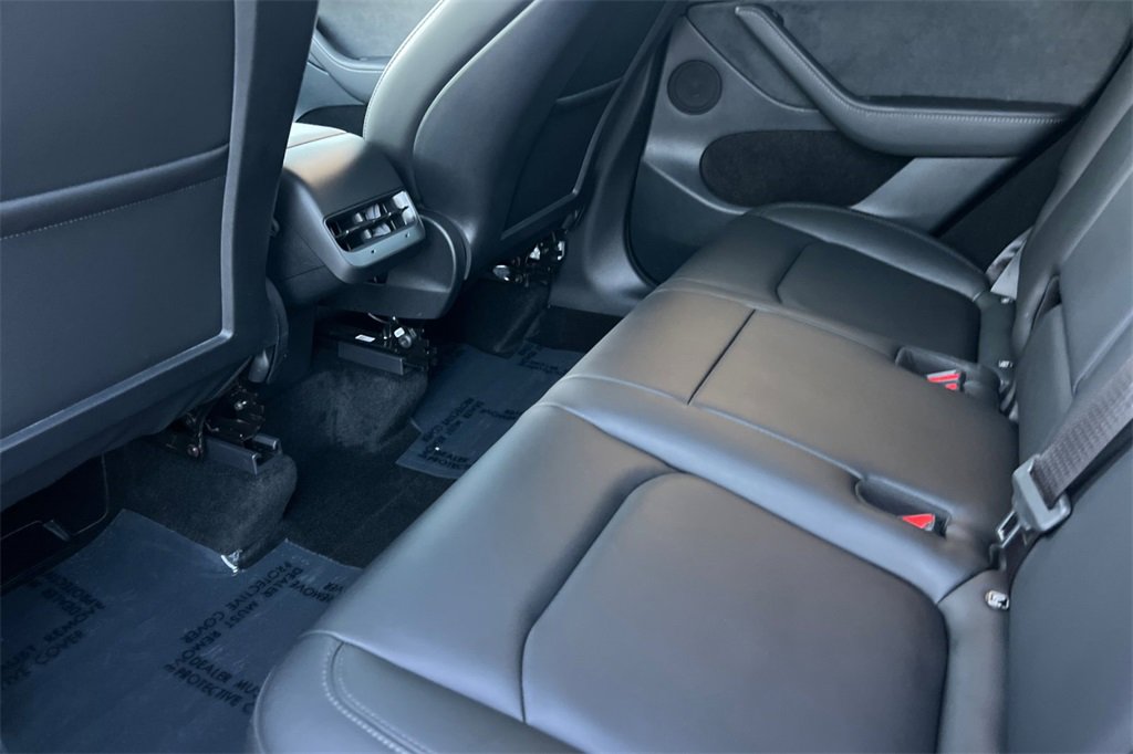 Used 2023 Tesla Model Y Long Range image 12