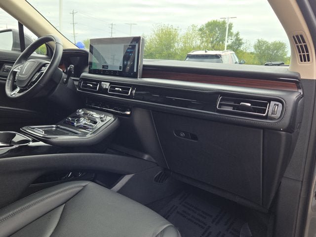 Used 2023 Lincoln Nautilus Reserve AWD/4WD image 5