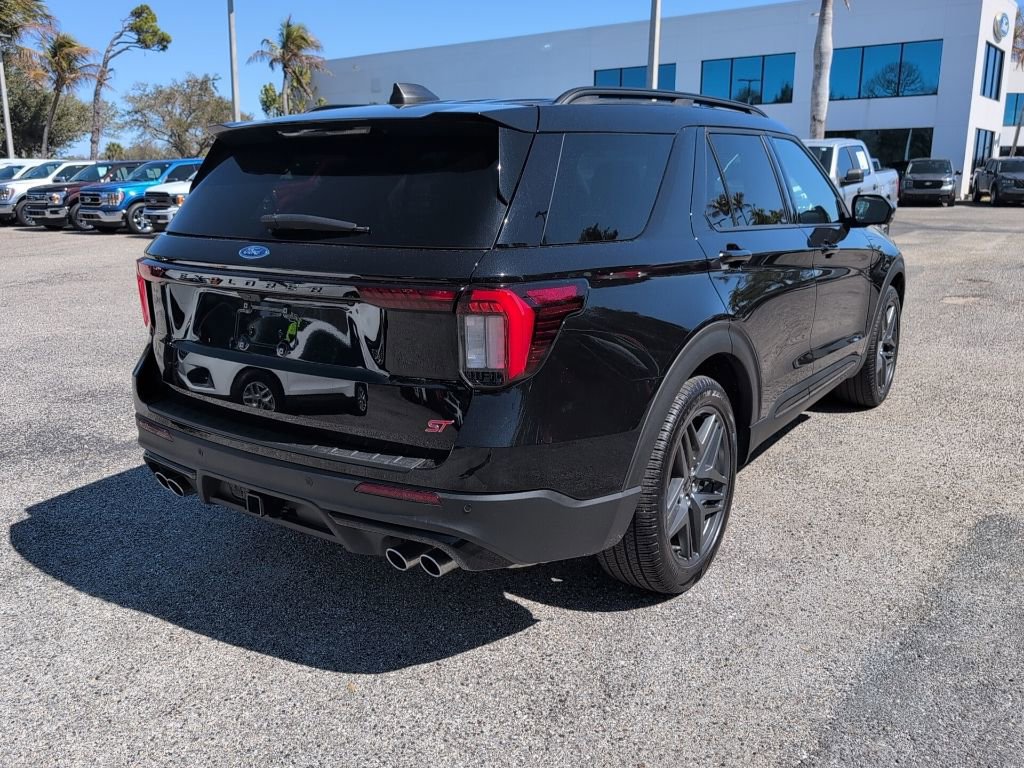 Certified 2025 Ford Explorer ST image 3