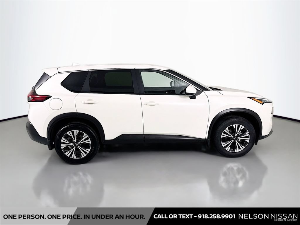 Used 2023 Nissan Rogue SV FWD image 4
