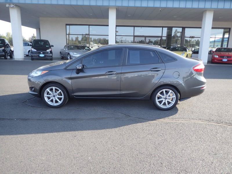 Used 2015 Ford Fiesta SE w/ Equipment Group 201A FWD image 2
