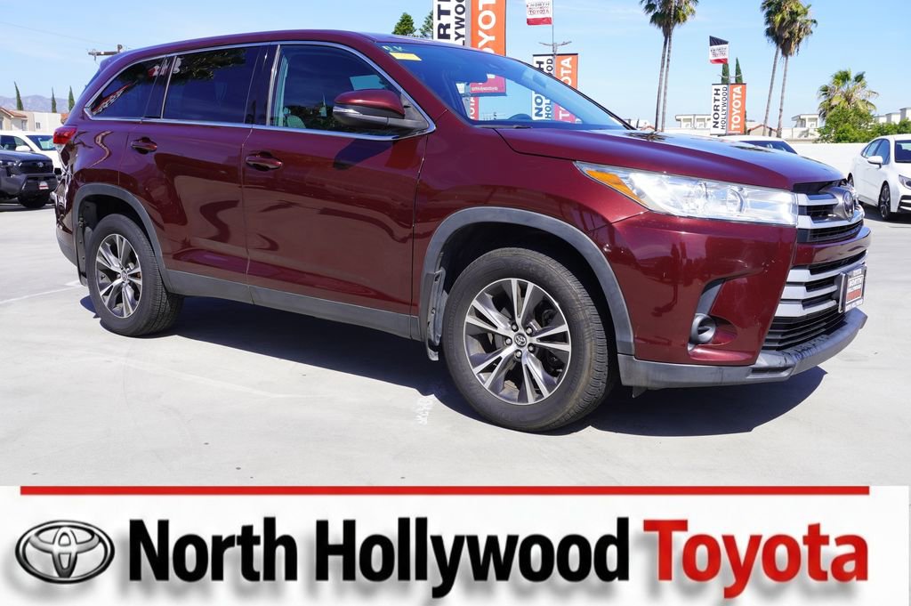Used 2019 Toyota Highlander LE FWD image 1