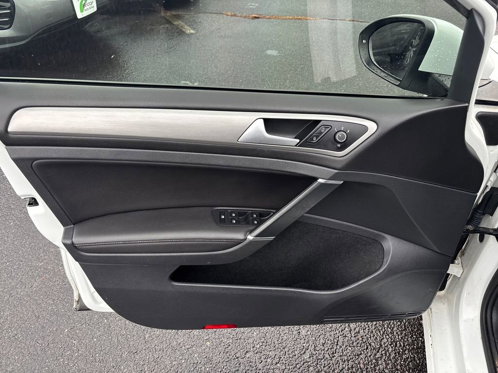 Used 2016 Volkswagen Golf SE image 15