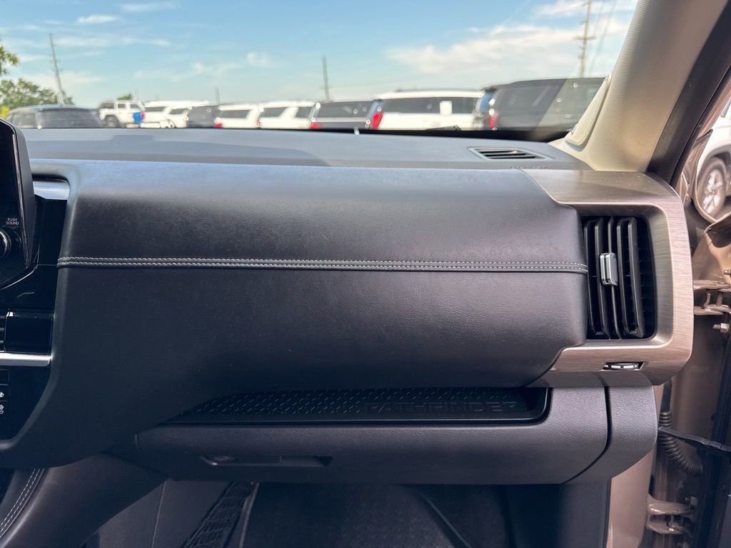 Used 2023 Nissan Pathfinder Platinum AWD/4WD image 19