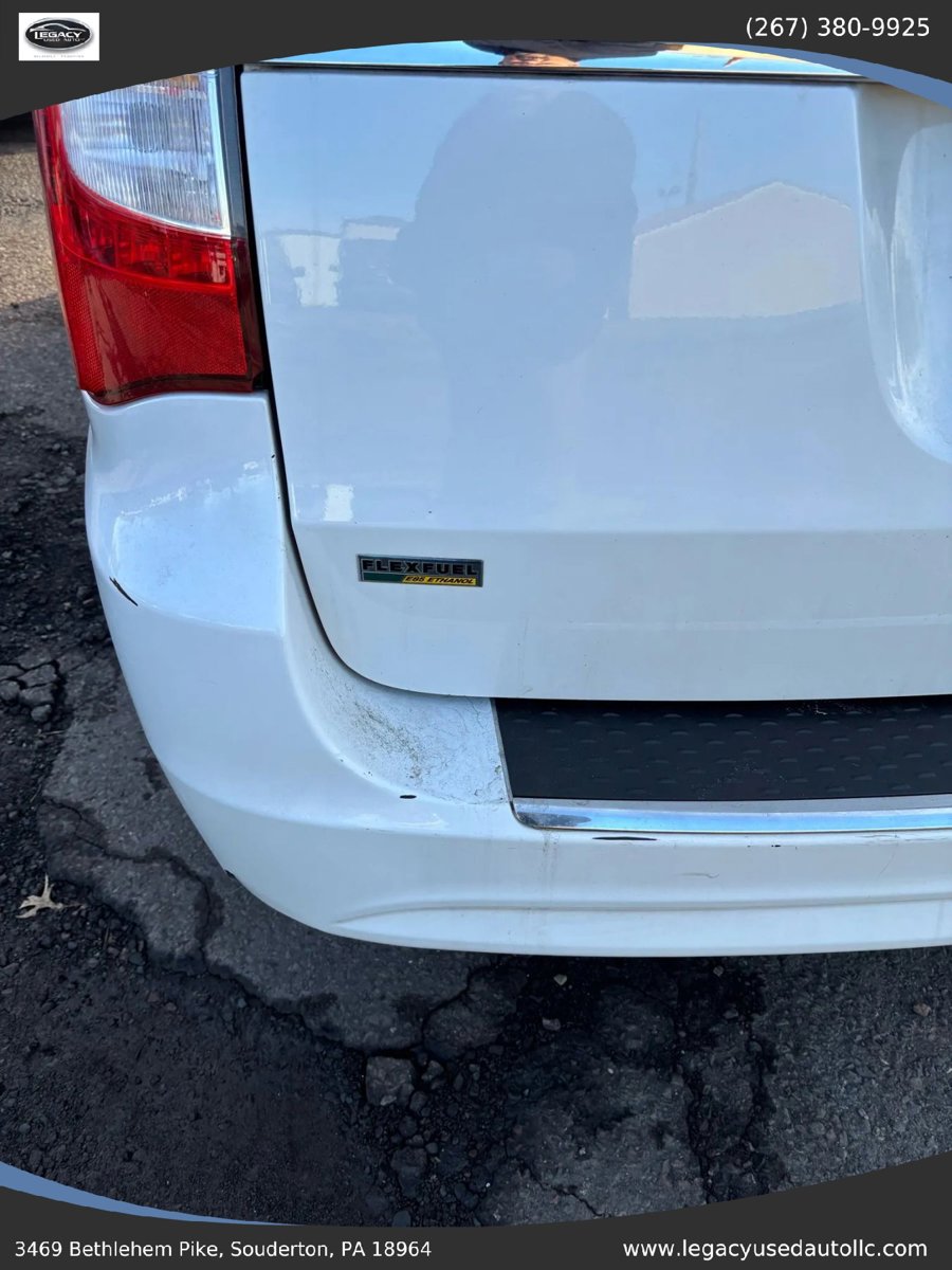 Used 2016 Chrysler Town & Country Touring FWD image 8