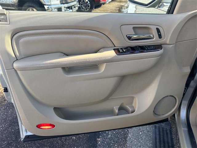 Used 2014 Cadillac Escalade Premium image 25