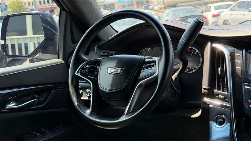Used 2017 Cadillac Escalade Platinum AWD/4WD image 31
