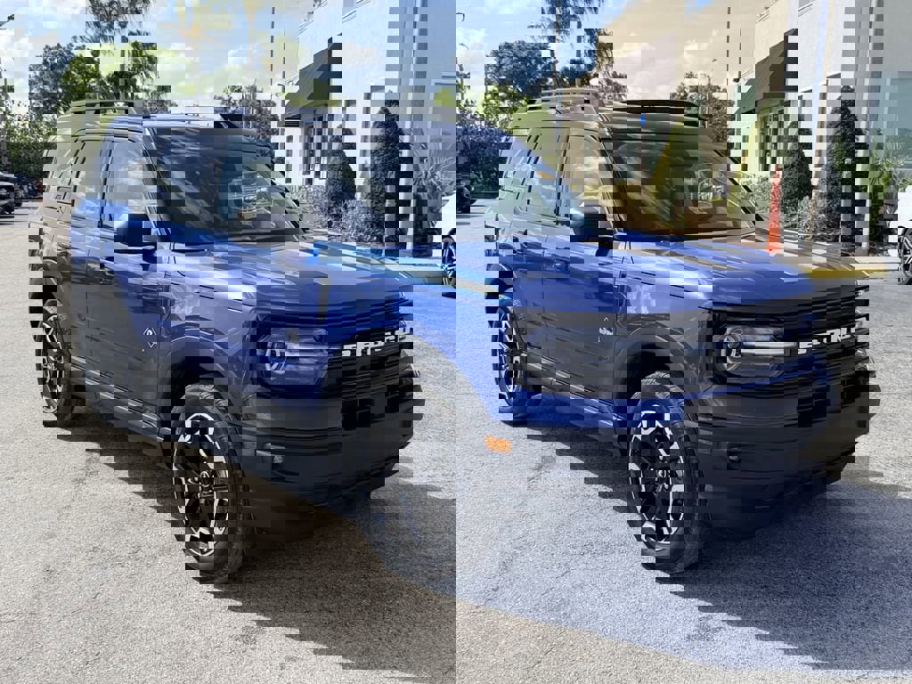 Used 2023 Ford Bronco Sport Outer Banks w/ Tech Package AWD/4WD image 2