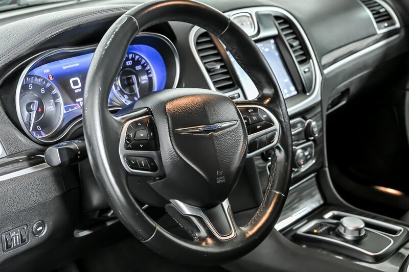 Used 2019 Chrysler 300 Touring RWD image 18