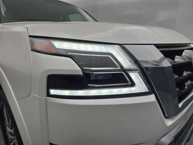 Used 2024 Nissan Armada SL w/ Captain's Chairs Package RWD image 13