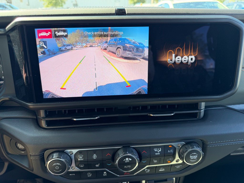 Used 2025 Jeep Gladiator Mojave AWD/4WD image 27