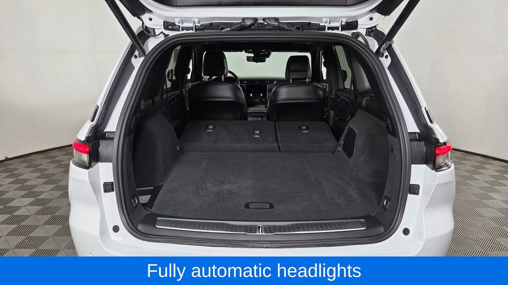 Used 2023 Jeep Grand Cherokee Overland w/ Luxury Tech Group IV AWD/4WD image 11