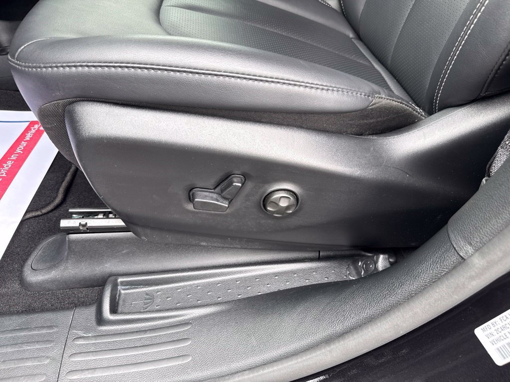 Used 2025 Chrysler Pacifica Select FWD image 7
