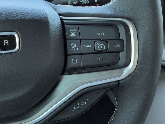 Used 2025 Jeep Wagoneer 4WD w/ Premium Group I image 28