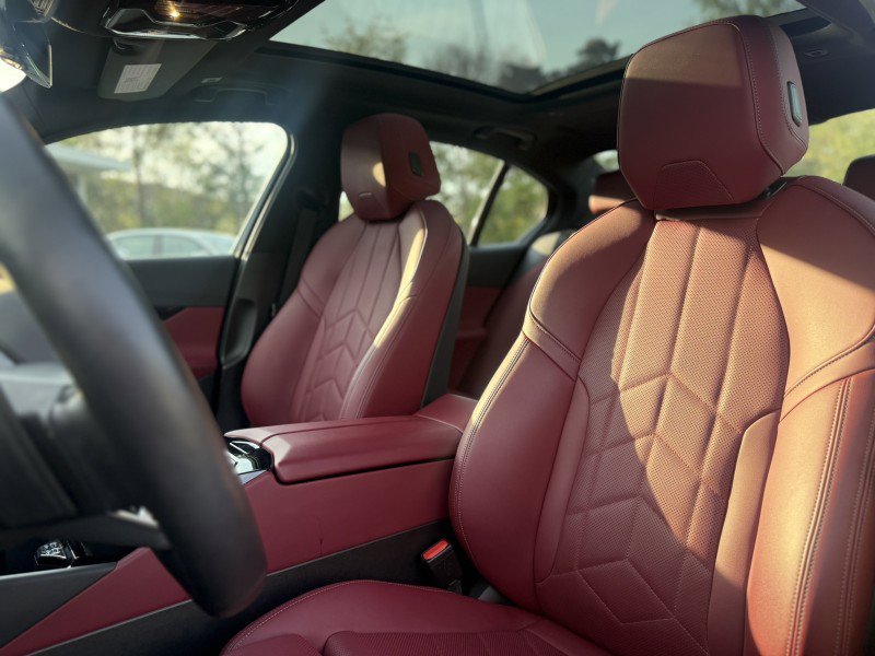 Certified 2025 BMW 530i w/ M Sport Package image 12