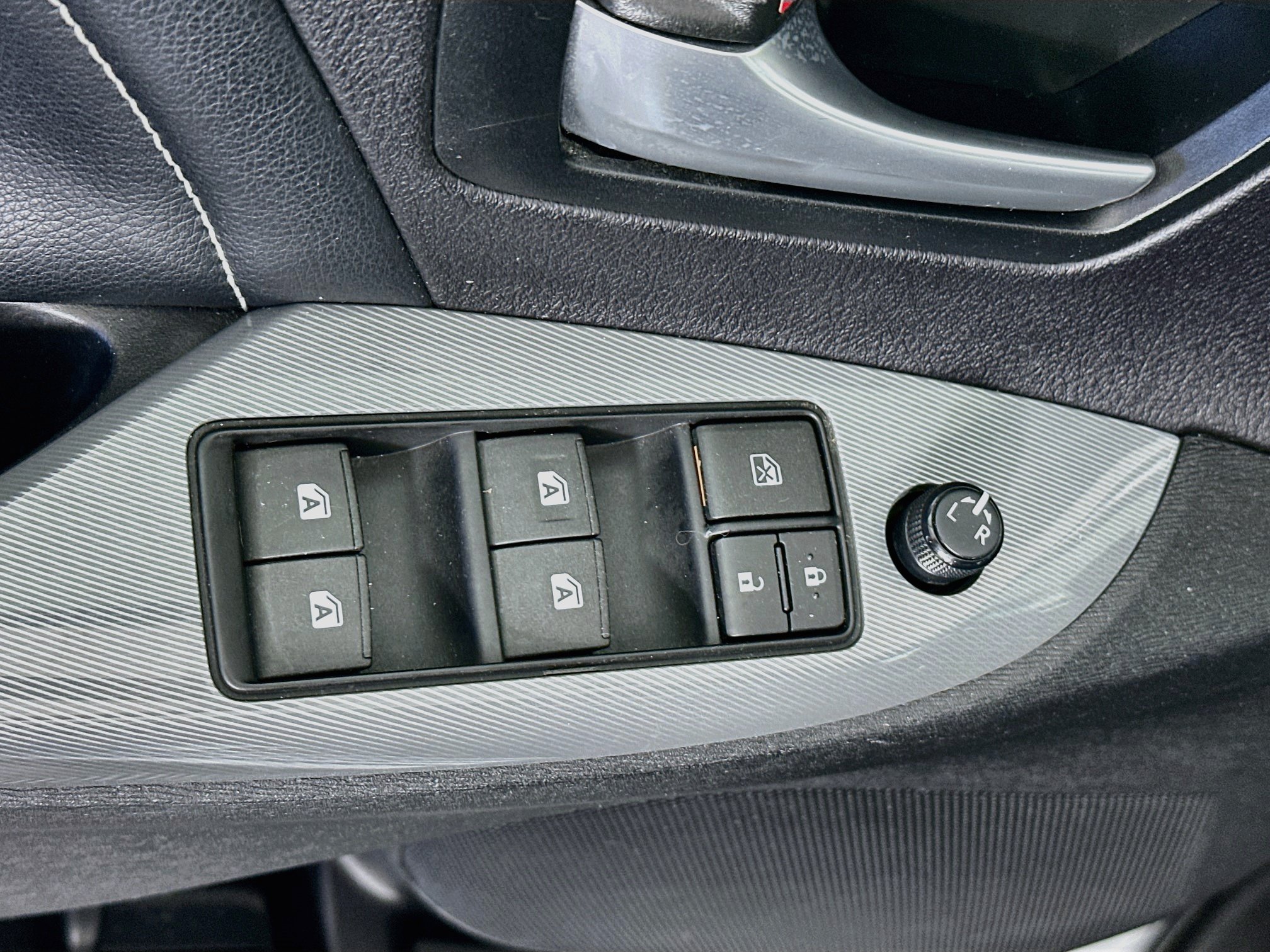 Used 2015 Toyota Sienna SE Premium FWD image 15