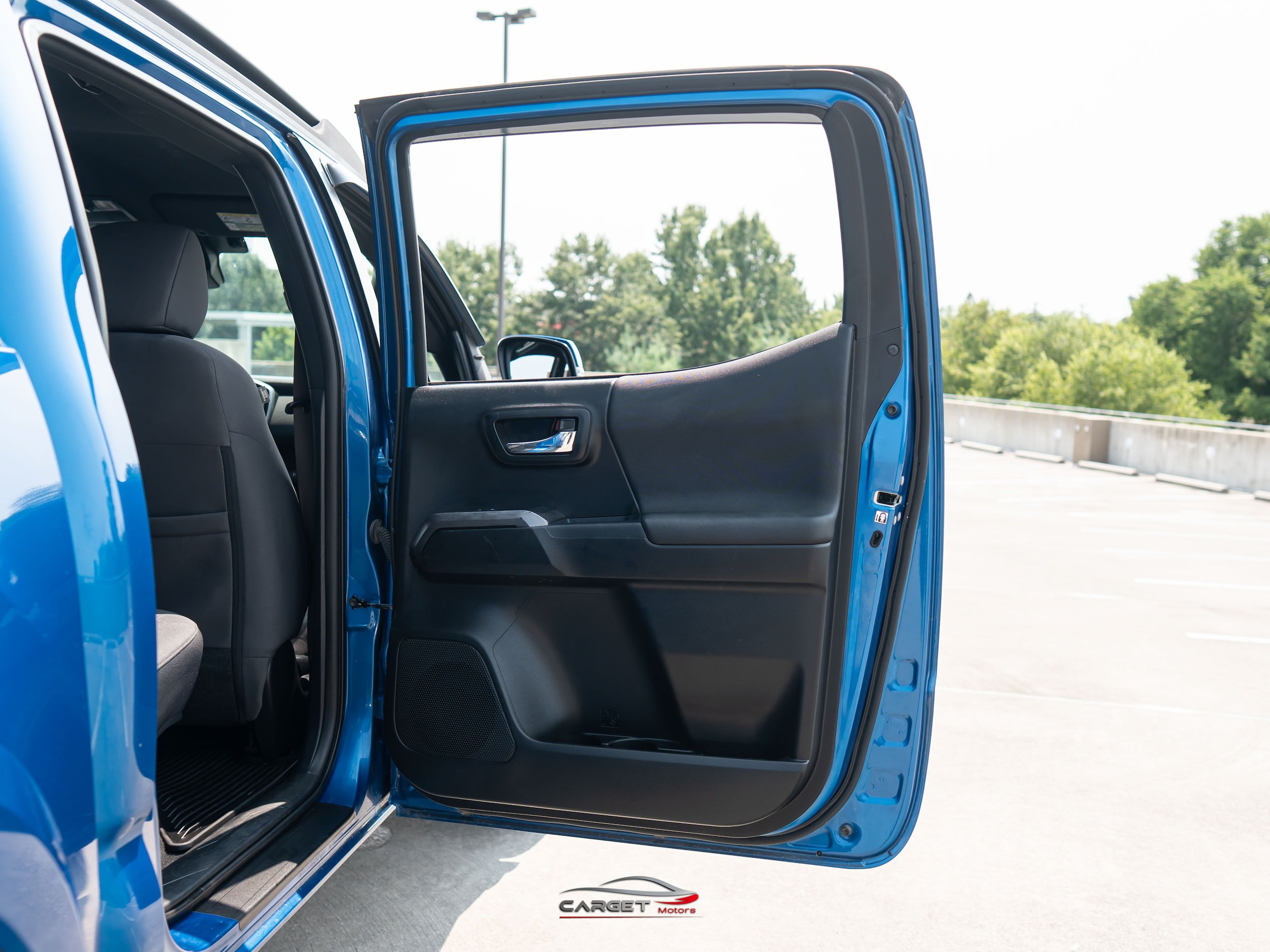 Used 2018 Toyota Tacoma TRD Sport AWD/4WD image 39