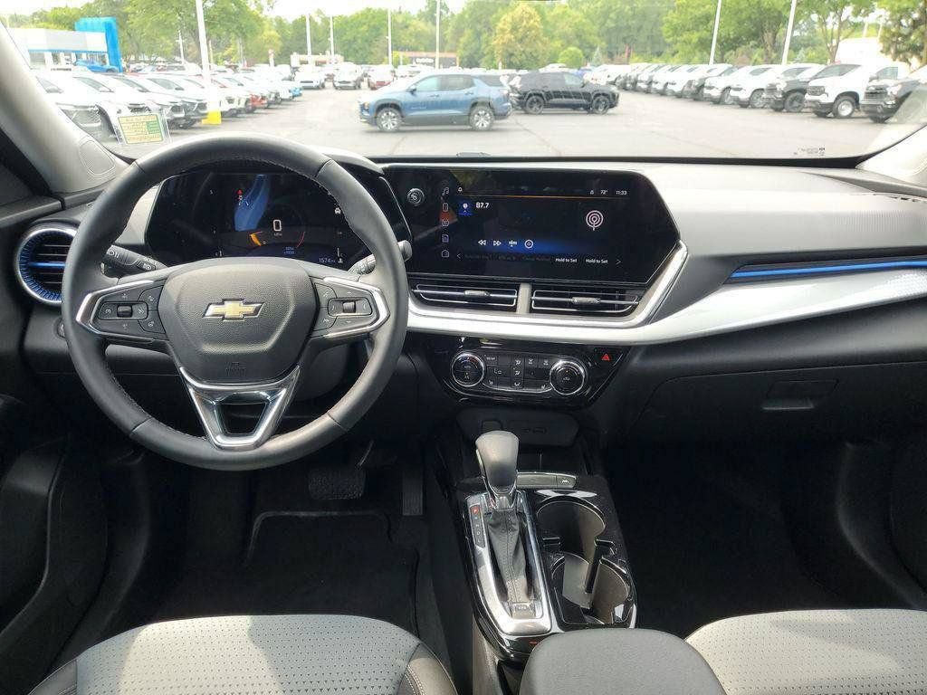 Used 2026 Chevrolet Trax LT w/ LT Convenience Package FWD image 22