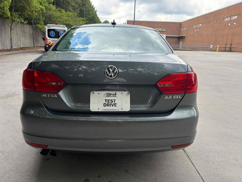 Used 2012 Volkswagen Jetta SEL FWD image 2