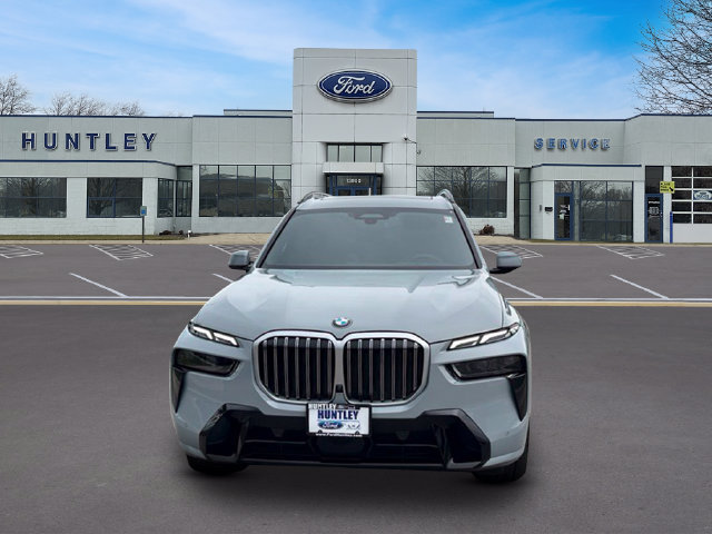 Used 2024 BMW X7 xDrive40i w/ Executive Package AWD/4WD image 3