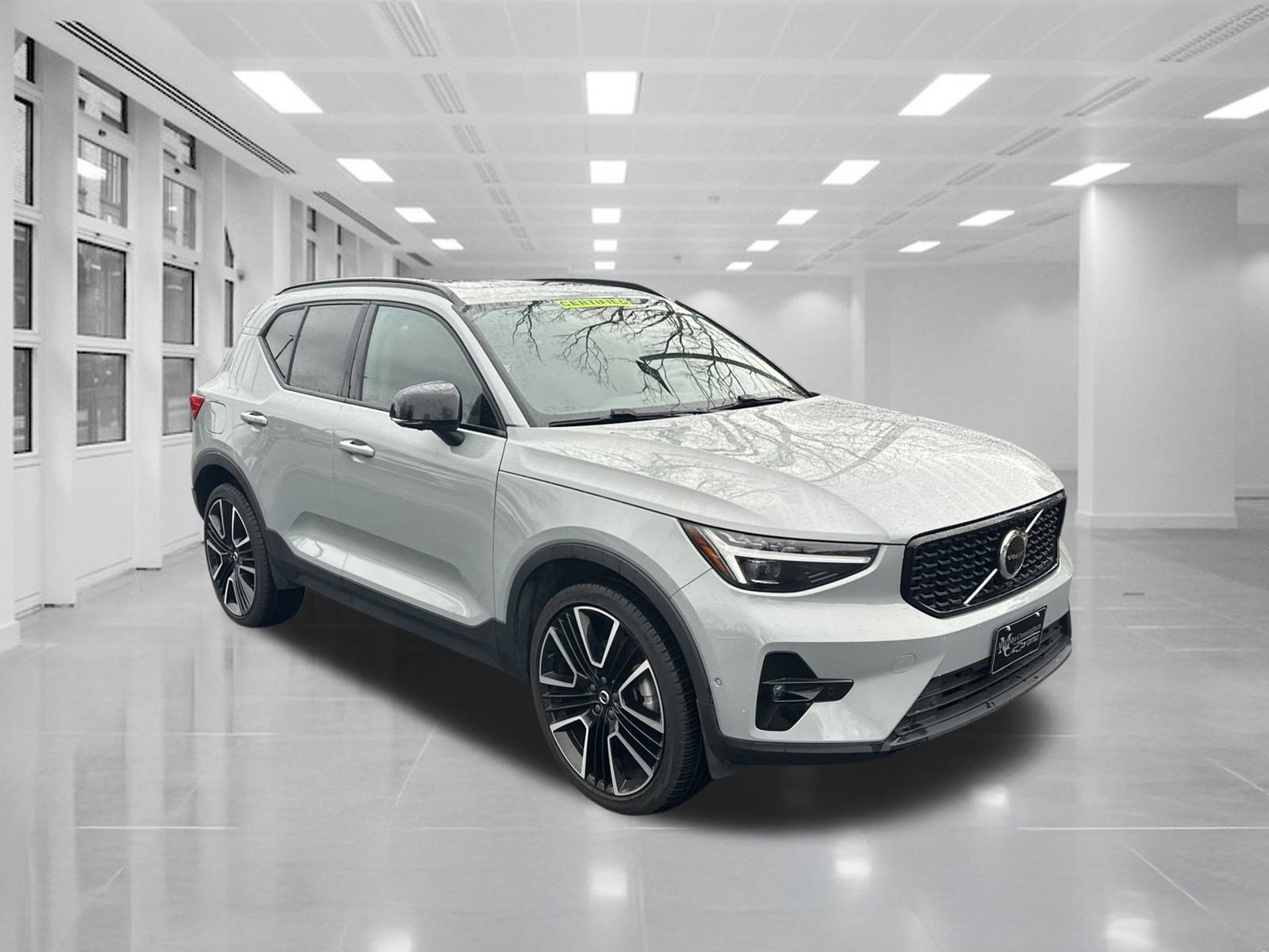Used 2025 Volvo XC40 B5 Ultra image 3