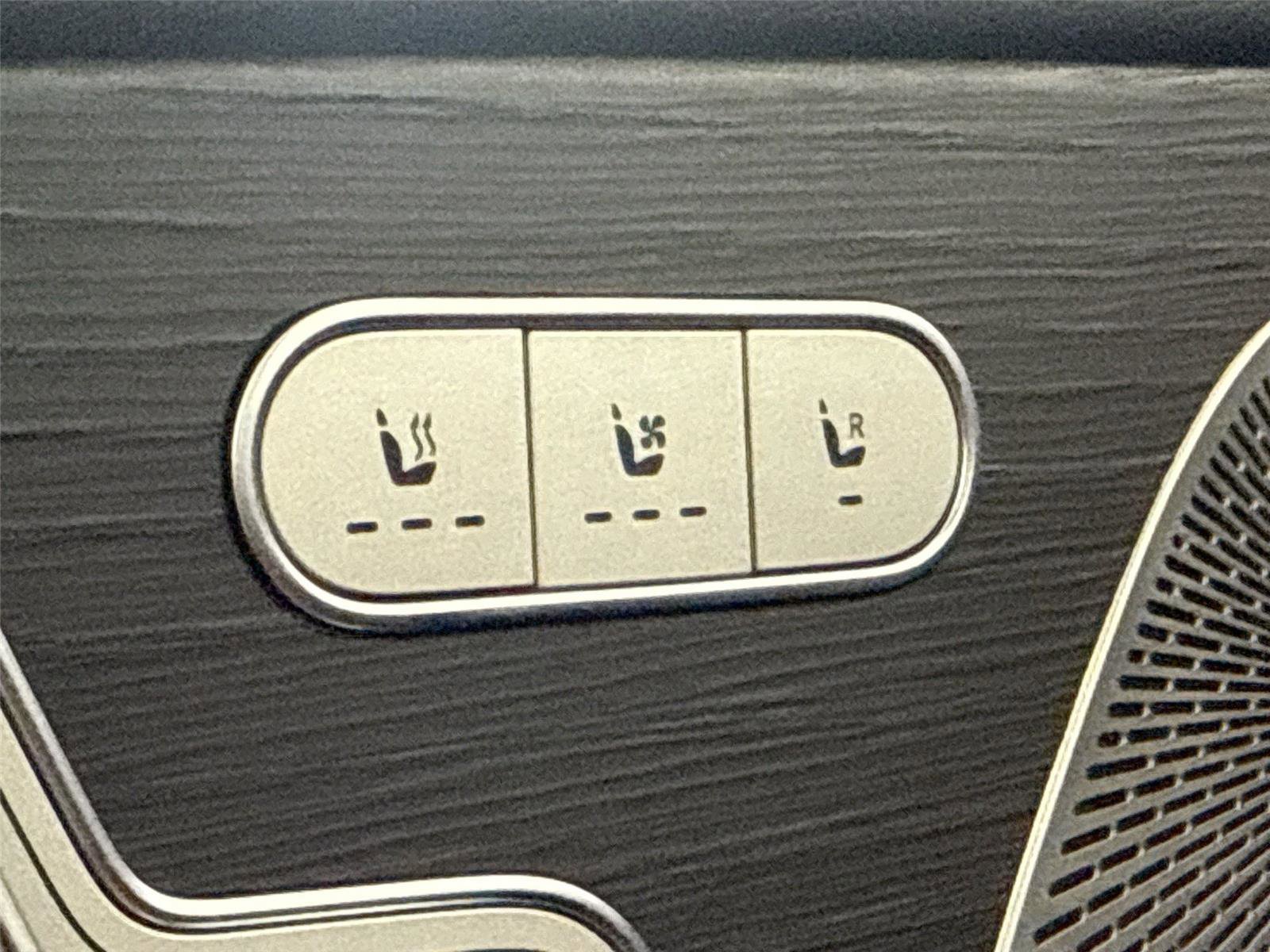 Used 2024 Mercedes-Benz GLS 450 4MATIC w/ AMG Line Exterior image 9