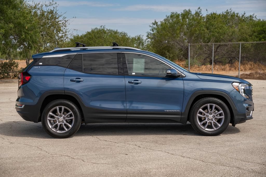 Used 2024 GMC Terrain SLT w/ Infotainment Package II FWD image 9