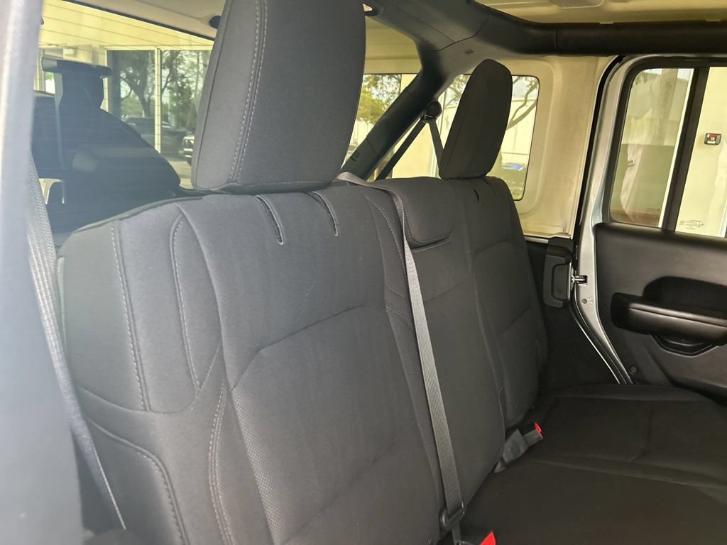 Used 2018 Jeep Wrangler Unlimited Sport S AWD/4WD image 28