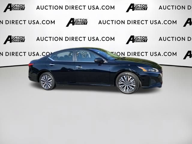 Used 2024 Nissan Altima 2.5 SV FWD image 8