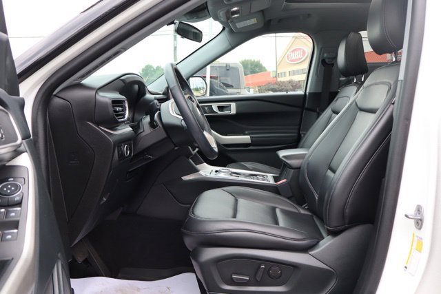 Used 2023 Ford Explorer XLT w/ Equipment Group 202A AWD/4WD image 16