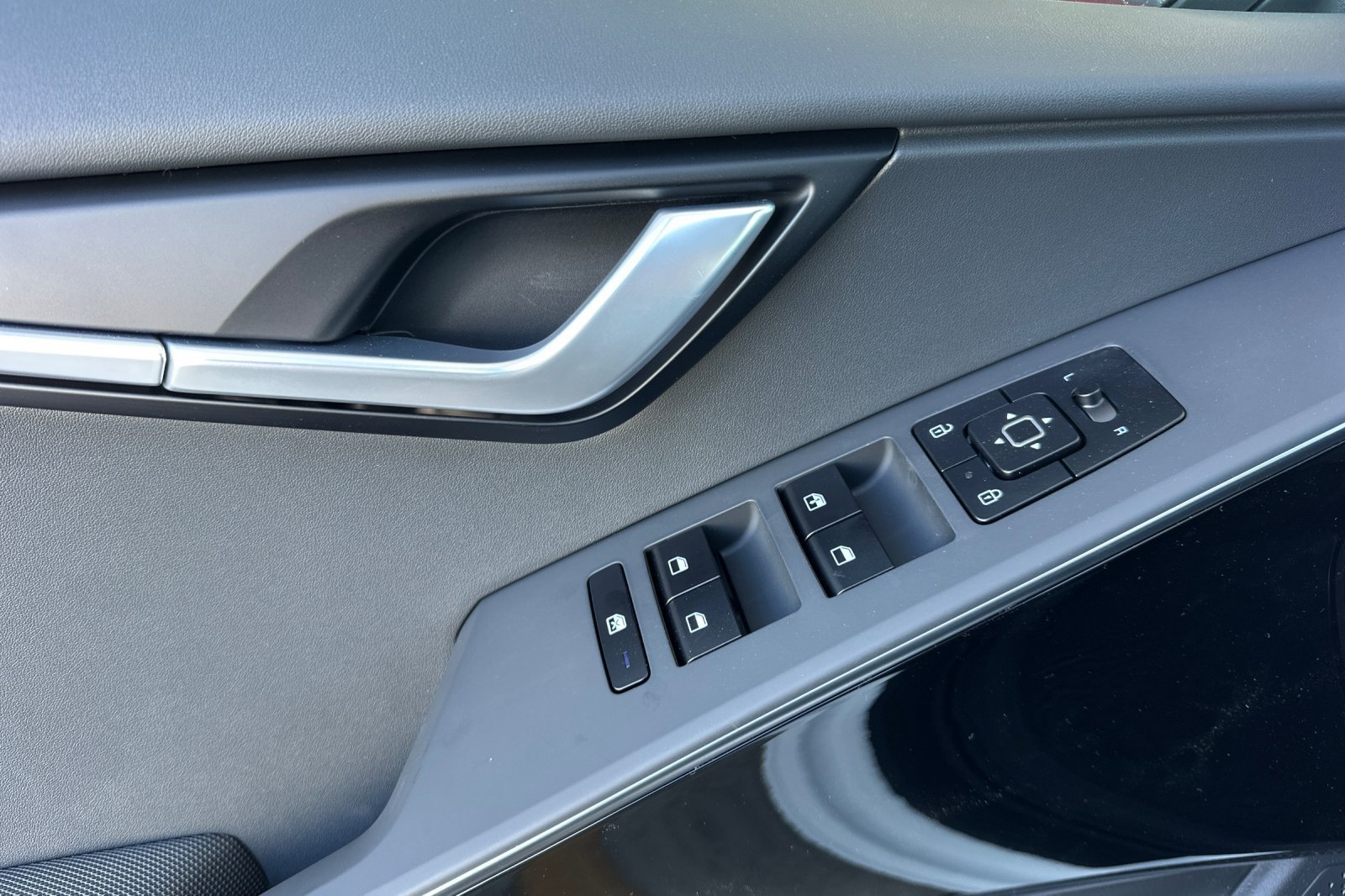 New 2026 Kia Niro EX FWD image 11