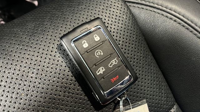 Used 2024 Jeep Wagoneer L Series II w/ Convenience Group I image 30