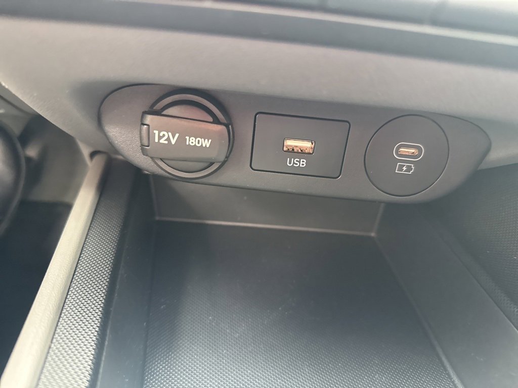 Used 2025 Hyundai Elantra SE w/ Cargo Package image 25