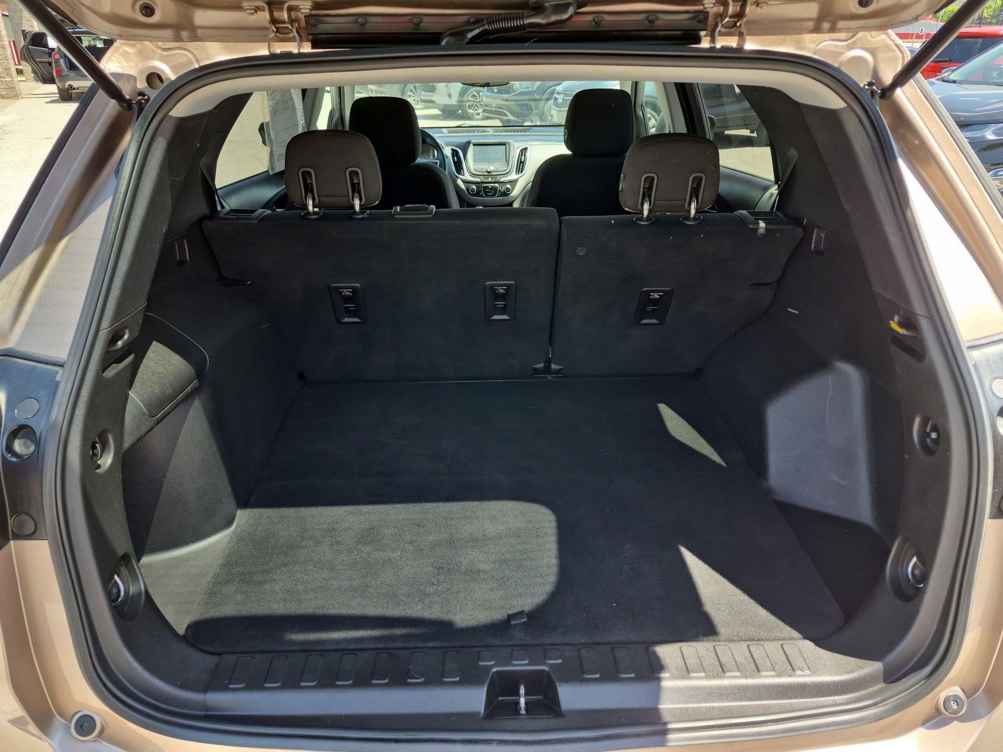 Used 2018 Chevrolet Equinox LS w/ LPO, Cargo Package FWD image 20