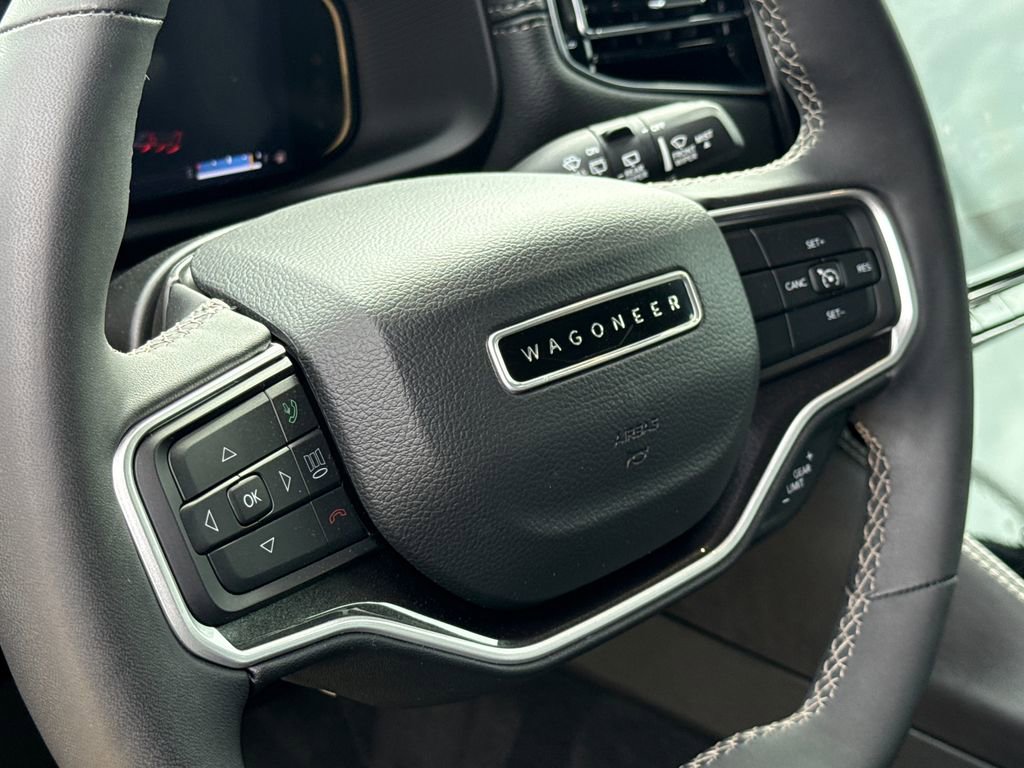 Used 2023 Jeep Wagoneer 4WD image 29