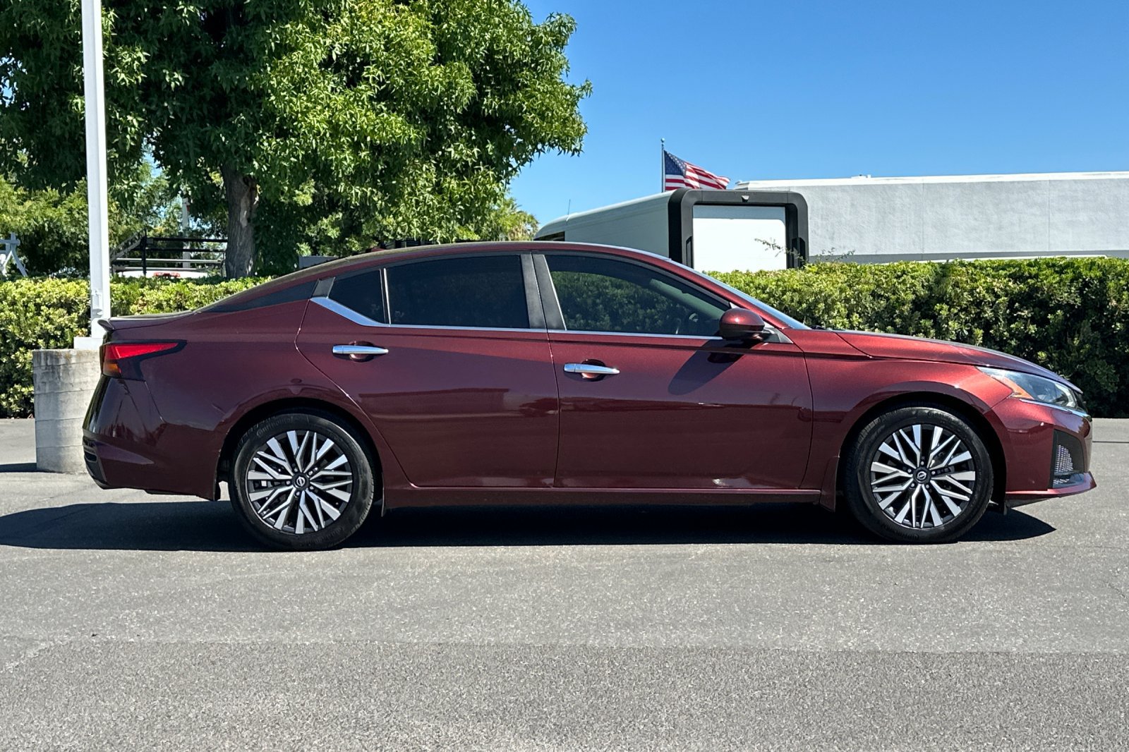 Certified 2023 Nissan Altima 2.5 SV w/ SV Premium Package FWD image 3