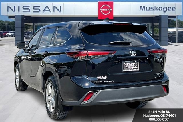 Used 2024 Toyota Highlander LE image 4