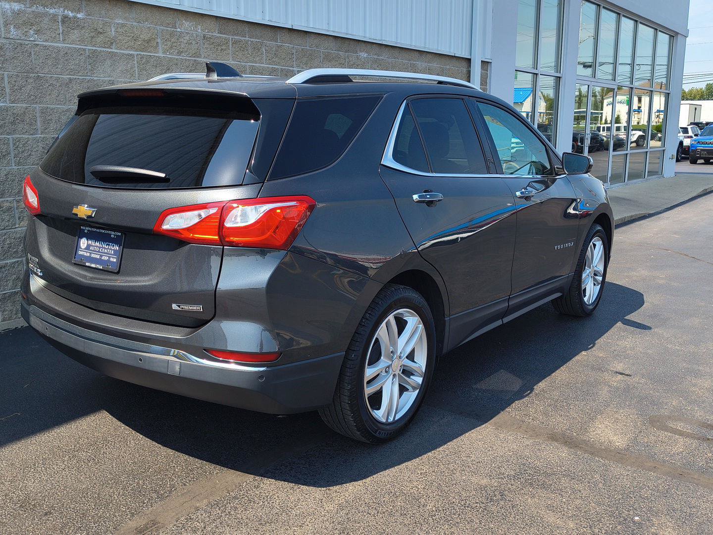 Used 2018 Chevrolet Equinox Premier FWD image 3