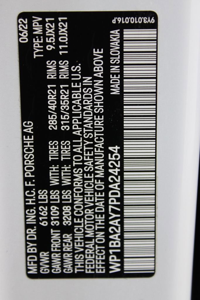 Certified 2023 Porsche Cayenne Platinum Edition image 41